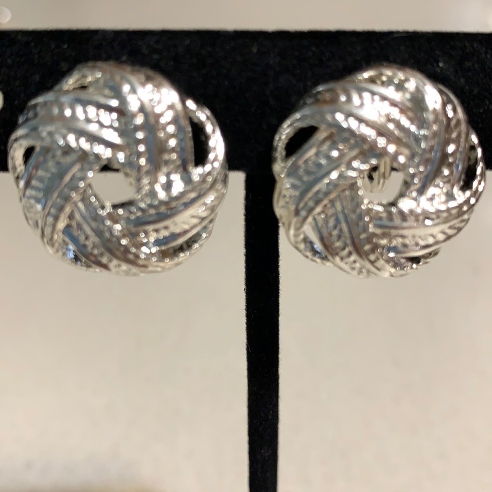 HMN silver tone knot shaped clip ons (63)